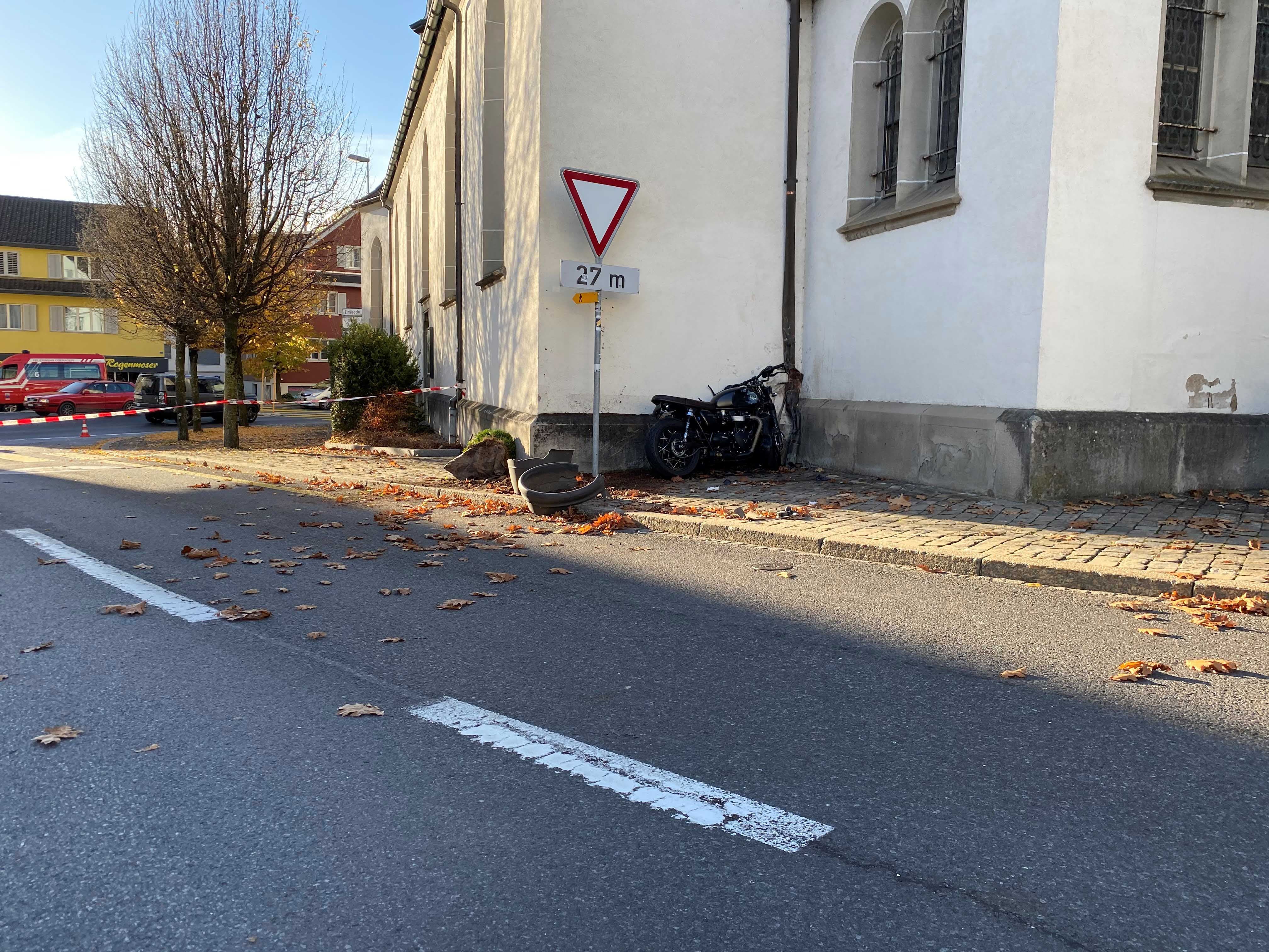 Todlicher Unfall In Oberageri Tofffahrer Fahrt Frontal In Kirchenmauer