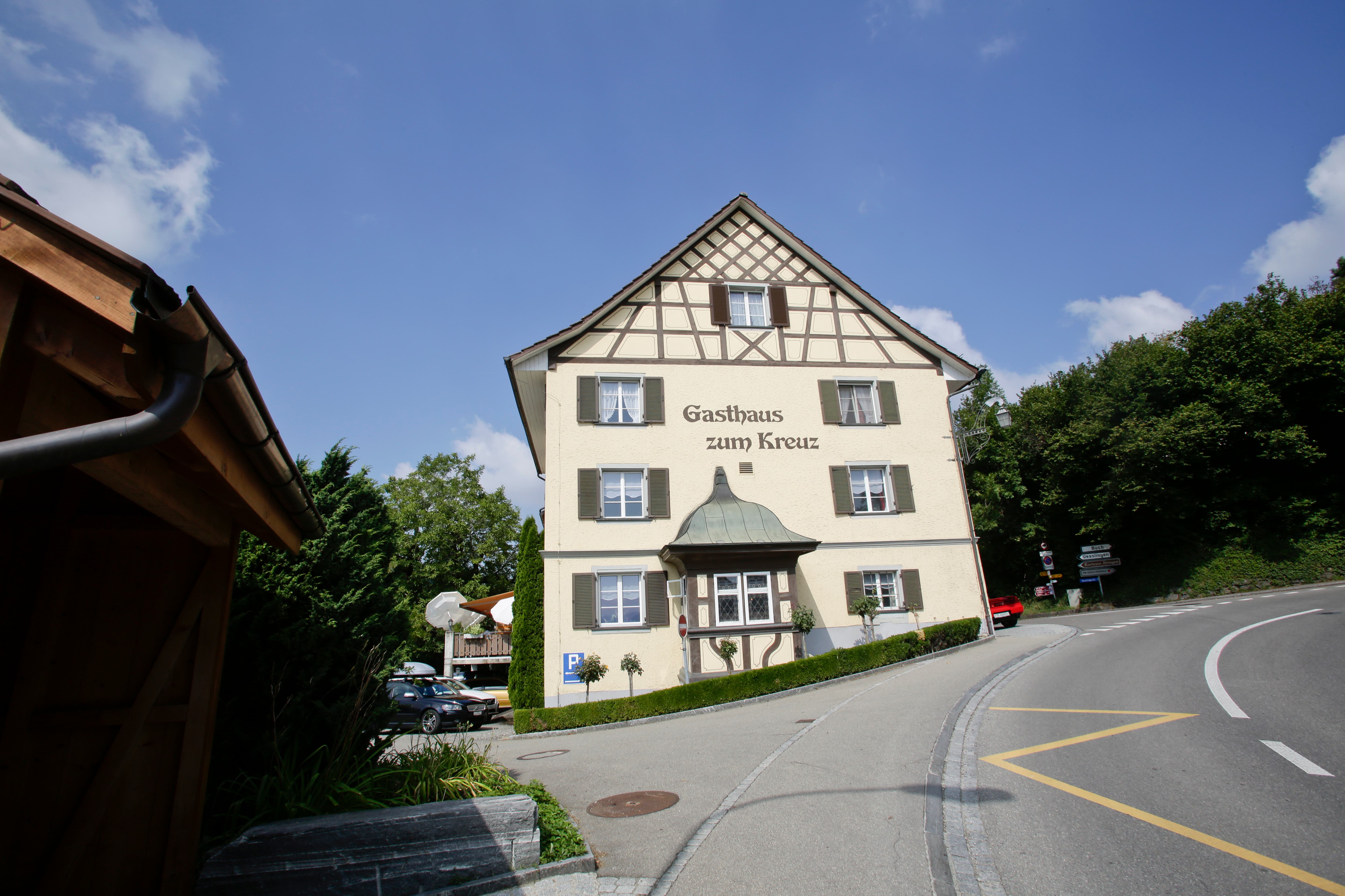 das geschichtstrachtige gasthaus zum kreuz in warth schliesst auf januar 2021