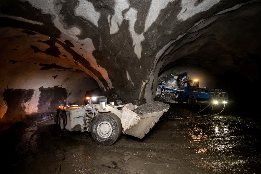 Ausbruch des Untertagbauwerks zur Beförderung des Rohmaterials im Steinbruch Zingel durch die Firma Gasser Felstechnik AG Lungern. (Bild: Gasser Felstechnik, Kehrsiten, 9. April 2018)