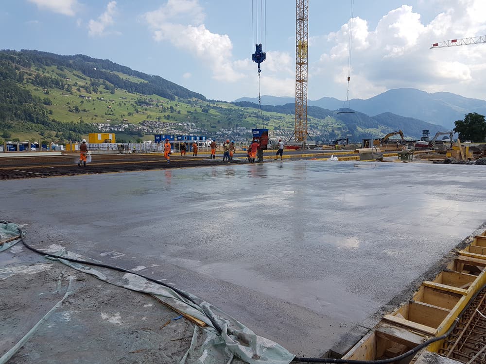 Giessen der Bodenplatten am 21. Juni 2018. (Bild: PD)