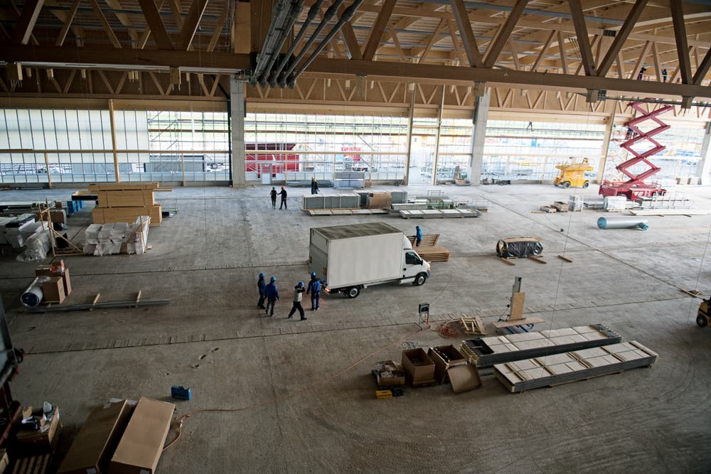 Die Grösse der Strukturbauhalle entspricht insgesamt zwei Fussballfeldern. Bild: Corinne Glanzmann (Buochs, 23. Oktober 2018)