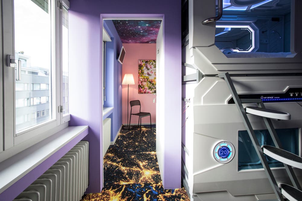 Mit den Plastikboxen sollen technisch affine Leute angelockt werden. (Bild: Manuela Jans-Koch (Luzern, 1. November 2018))