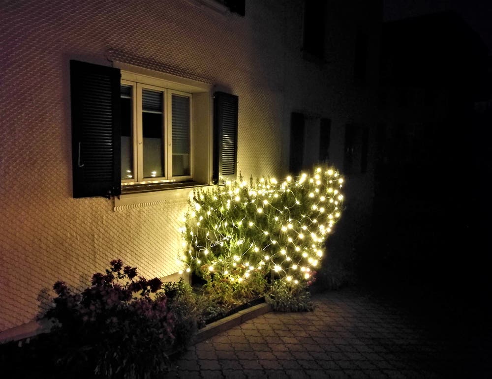Die Adventsbeleuchtung an einem Wohnhaus in Malters. (Bild: Urs Gutfleisch (25. November 2018))
