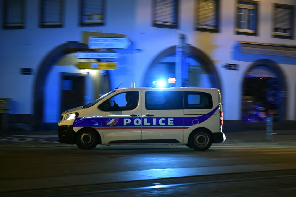 Auch zahlreiche Polizisten..... (Bild: EPA/PATRICK SEEGER)