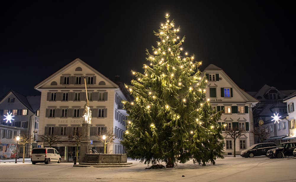 Blick auf den Stanser Dorfplatz. (Bild: Marcel Bühler (16. Dezember 2018))