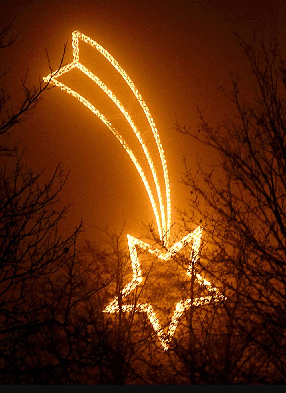 Licht bringt Freude in die Dunkelheit und in die Herzen. Bild: Josef Lustenberger (Escholzmatt, 1. Dezember 2018))