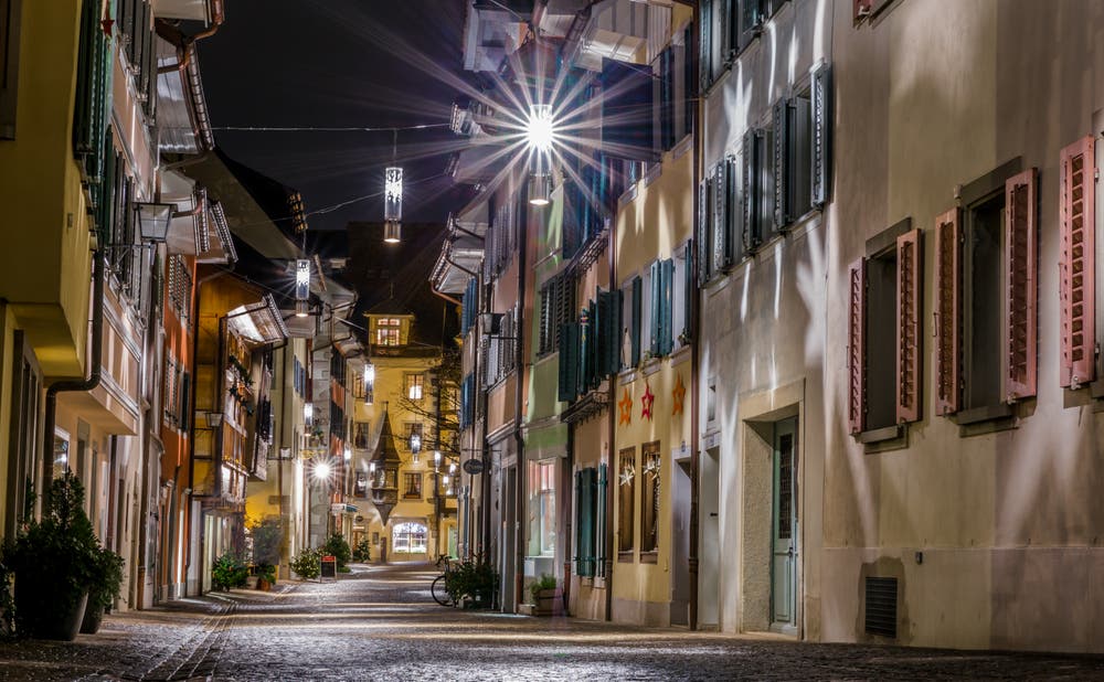 Weihnachtsstimmung in der Zuger Altstadt (Bild: Daniel Hegglin (Zug, 23. Dezember 2018))