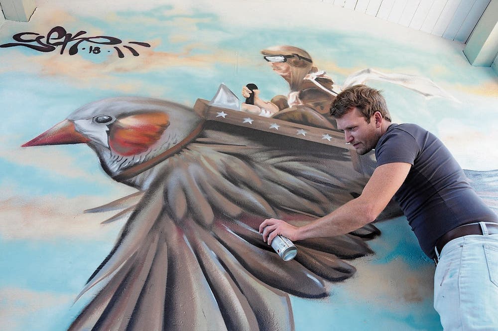 Vergängliche Kunst des Sprayers Manuel Lucadamo vom Verein P28 vor dem Abbruch eines Hauses in Stans. (Bild: Philipp Unterschütz (27. September 2018))