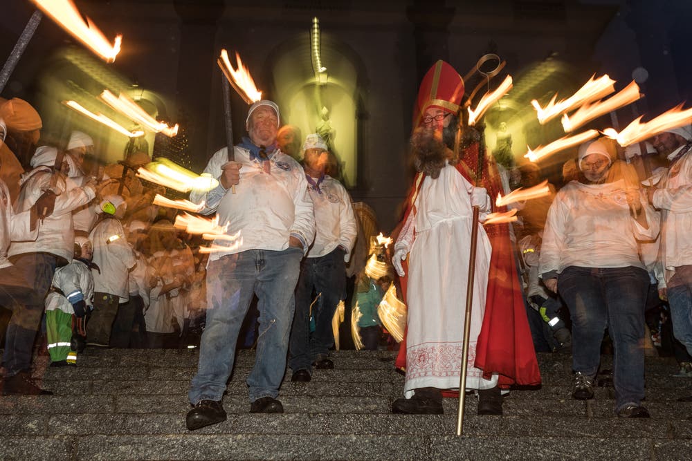 Samichlausauszug Pfarrkirche St. Martin in Malters. (Bild: Oliver Gutfleisch, 2. Dezember 2018)