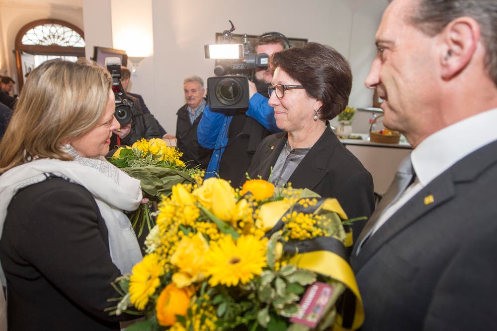 Die drei bisherigen und wiedergewählten Urner Regierungsräte Heidi Zgraggen, CVP, Barbara Bär, FDP, und Beat Jörg, CVP (von links). (Bild: Keystone / Urs Flüeler)
