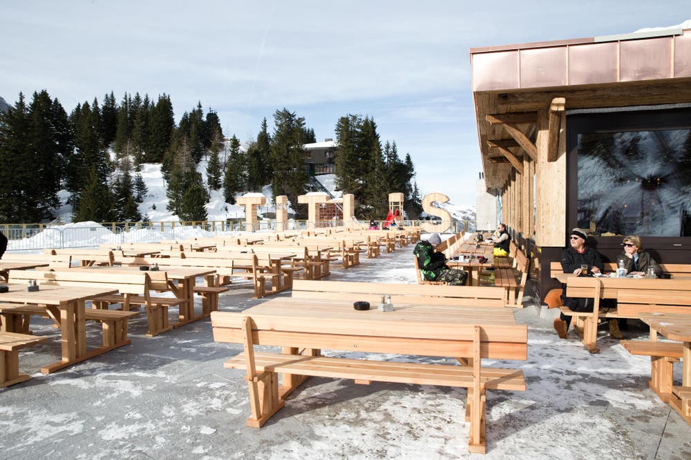 Die neue Terrasse des Restaurant Trübsee. (Bild: Manuela Jans-Koch (Neue LZ))