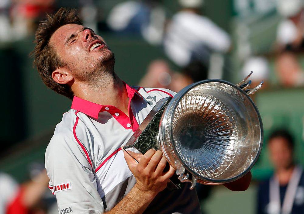 Stan Wawrinka gewinnt die French Open in Paris in einem spannenden und hochklassigen Final mit 4:6, 6:4, 6:3 und 6:4 gegen die Weltnummer 1 Novak Djokovic (7. Juni). (Bild: EPA / Ian Langsdon)
