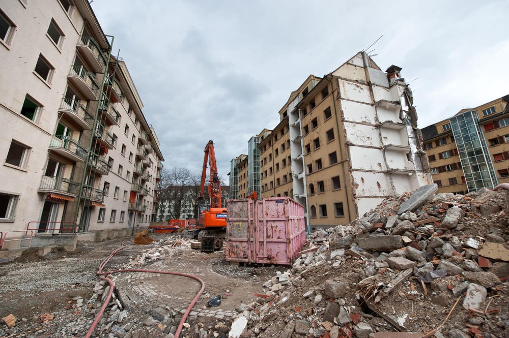 Die ABL baut dort für 170 Millionen Franken einen Neubau mit Wohnungen, Läden und Dienstleistungsbetrieben. (Bild: Dominik Wunderli / Neue LZ)