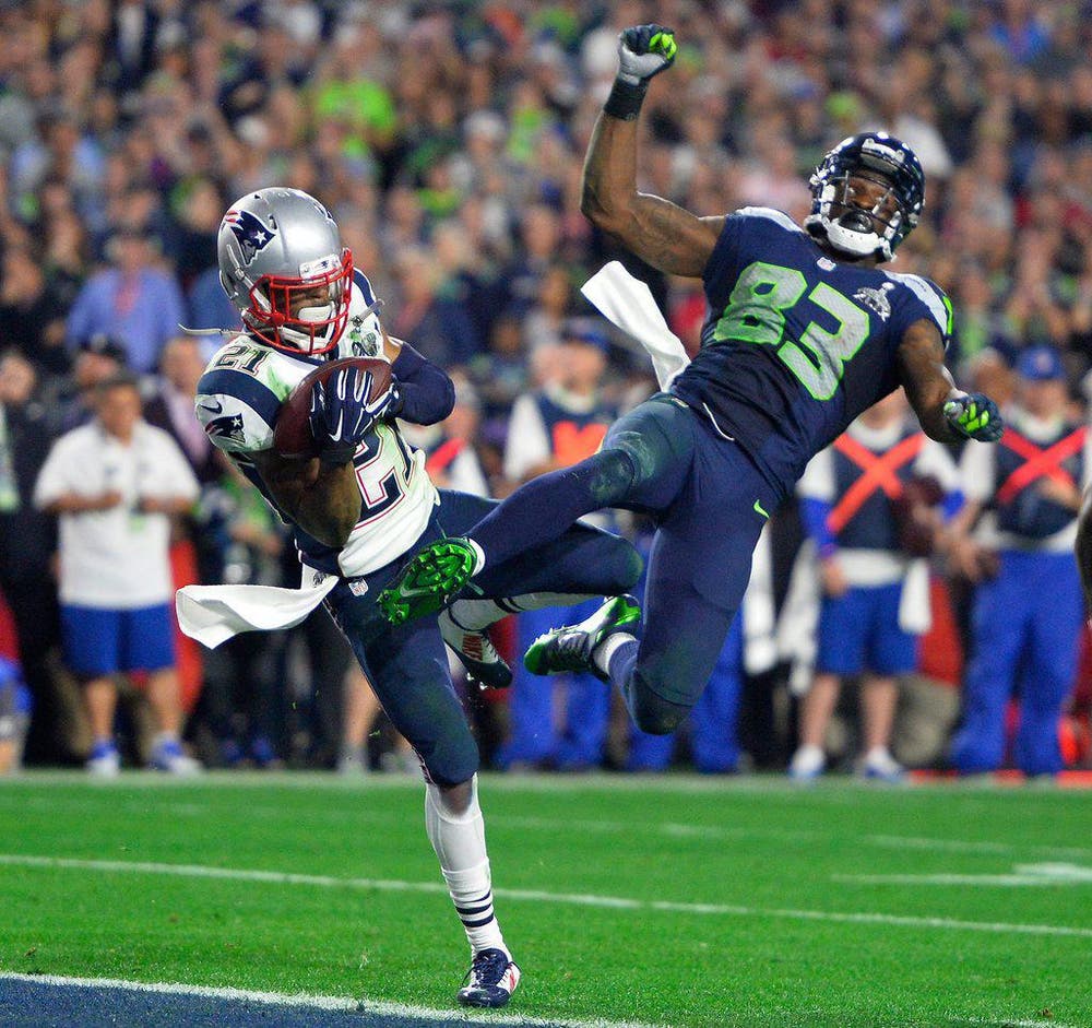News England gewinnt den 49. Super Bowl gegen die Seattle Seahawks mit 28:24. Auf dem Bild: New England Patriots-Spieler Malcolm Butler (links) gegen Ricardo Lockette von den Seattle Seahawks. (Bild: EPA / Larry W. Smith)