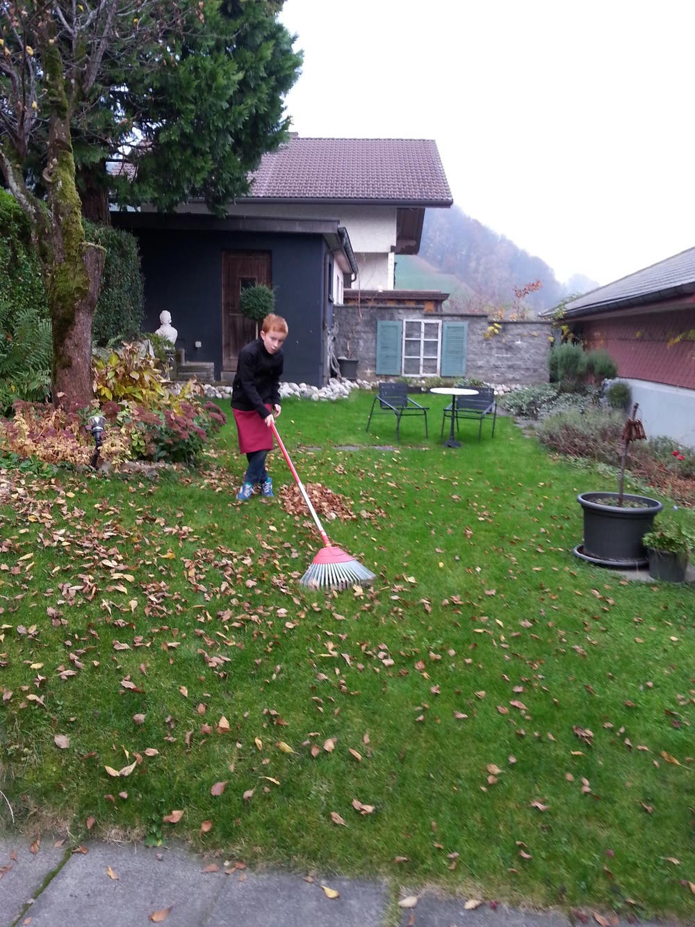 Luca im Garten vom Boutique-Hotel Schlüssel, Beckenried (Bild: zvg)