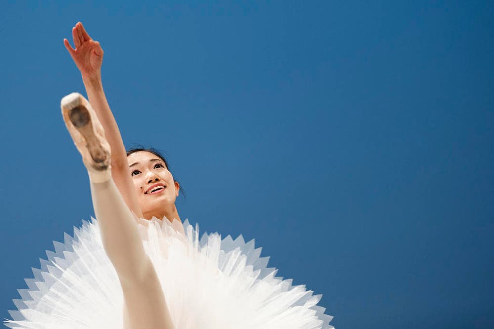 Balletttänzerin Airi Igarashi zeigt in Lausanne ihre Künste. (Bild: Keystone / Valentin Flauraud)