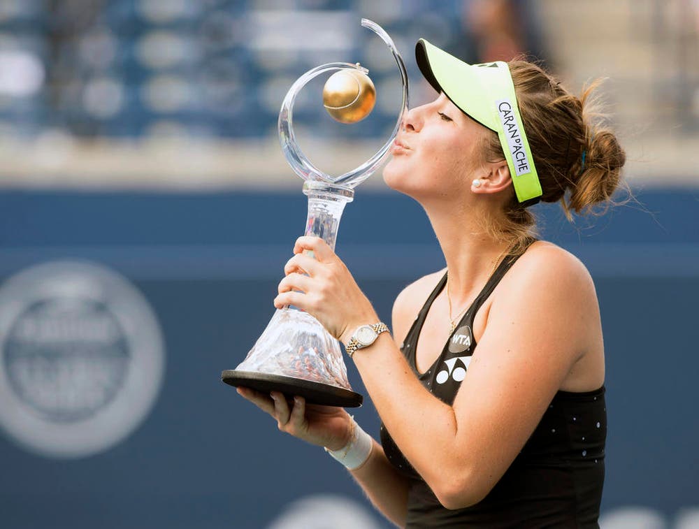 Belinda Bencic gewinnt den Rogers Cup in Toronto gegen Simona Halep, die beim Stand von 7:6, 5:7 und 3:0 wegen einer Verletzung aufgeben musste. Es ist einer der grössten Erfolge der jungen Schwyzerin (16. August). (Bild: AP / Frank Gunn)
