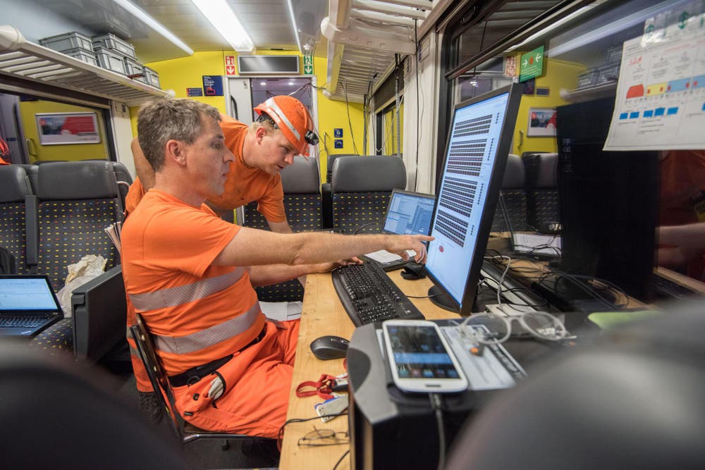 Zurzeit wird mit dem Funkmesswagen der SBB der Digitalfunk GSM-R und der Tunnelfunk getestet. (Bild: Alptransit Gotthard AG)