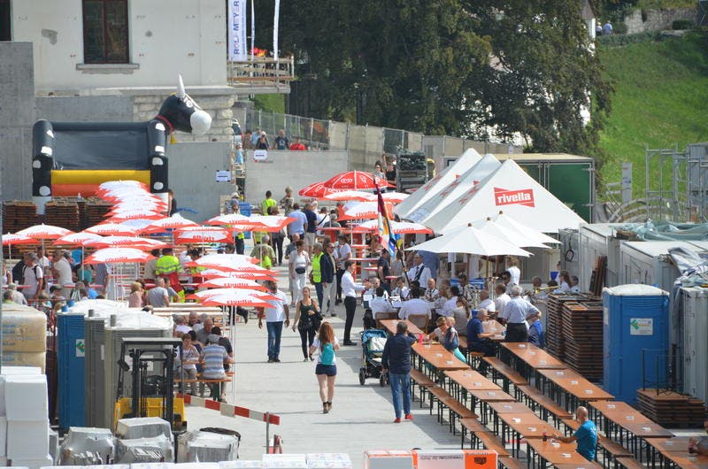 Am Tag der offenen Tür erwartete die Besucher auch eine Festwirtschaft auf dem Bürgenstock. (Bild: Martin Uebelhart / Neue NZ)