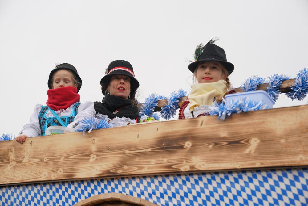 Farbenfrohe Kostüme (Bild: Romano Cuonz (Giswil, 11. Februar 2018))
