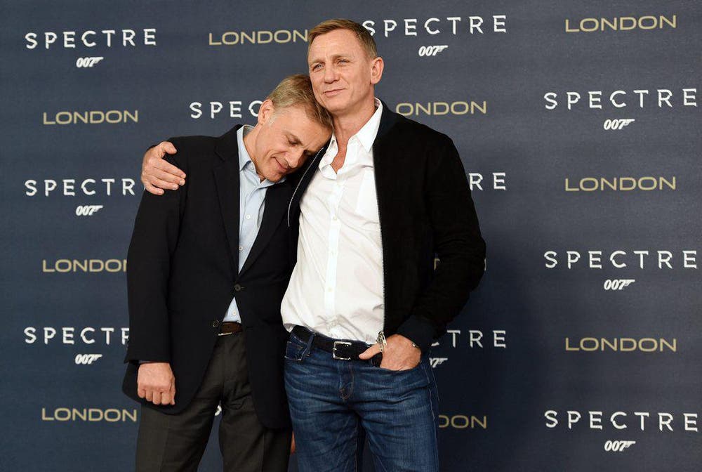 Sie haben sich also doch lieb: James Bond-Darsteller Daniel Craig (rechts) und Bösewicht Ernst Stavro Blofeld als Christoph Waltz. (Bild: EPA / Facundo Arrizabalaga)