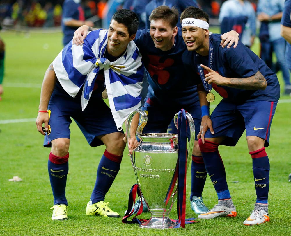 Barcelona gewinnt den Champions League Final gegen Juventus Turin in Berlin mit 3:1. Auf dem Bild posieren Luis Suarez, Lionel Messi und Neymar (von links) mit dem Pokal (6. Juni). (Bild: EPA / Frank Augstein)