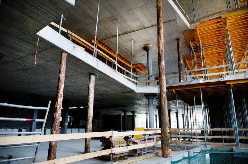 15. Januar 2016: Der Eingangsbereich der «Mall of Switzerland» in Ebikon. Hier sollen die Besucher dereinst vom Parkhaus aus das Center betreten. (Bild: Corinne Glanzmann / Neue LZ)