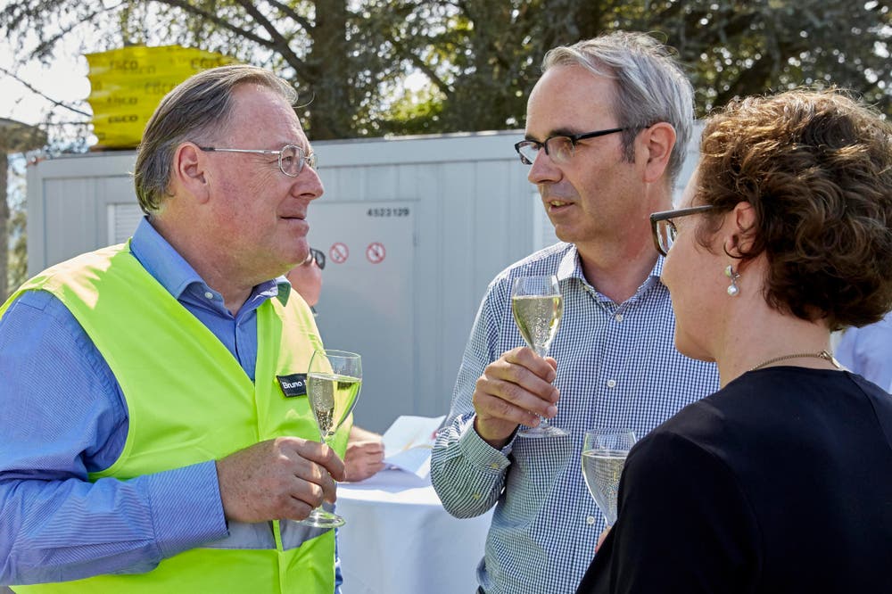 Bruno Schöpfer im Gespräch mit Luzerns Stadtpräsidenten Beat Züsli. (Bild: pd / Natalie Boo / AURA)