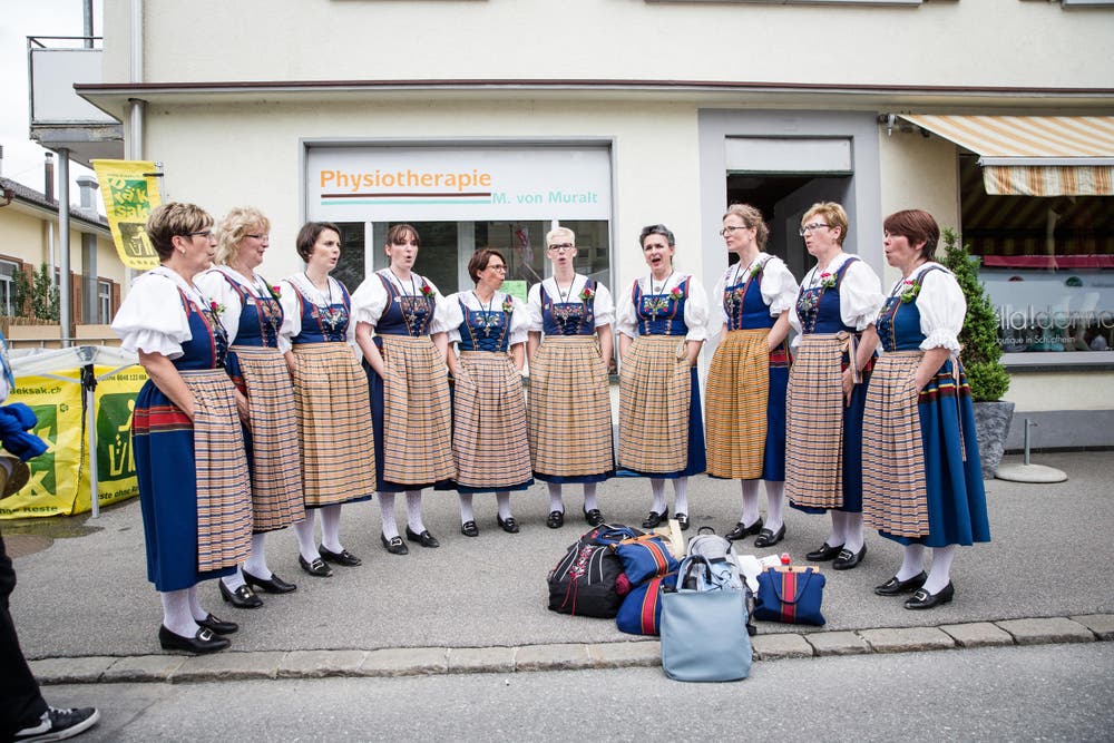 Feststimmung im Jodlerdorf. (Bild: Manuela Jans- Koch (Neue LZ))