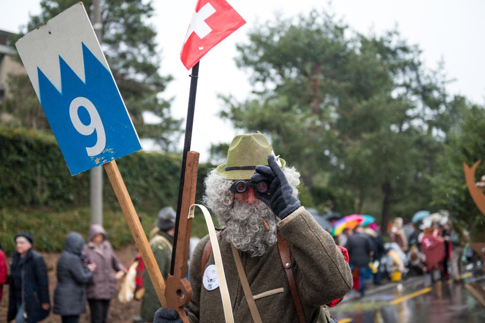 Der Fasnachtsverein Edelweiss mit dem Motto «Jäger». (Bild: Roger Grütter (Littau, 11. Februar 2018))