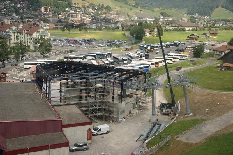 In der Talstation Engelberg ist bereits ein grosser Teil der Bahntechnik eingebaut. Die folgenden Bilder stammen vom 20. Juli 2015 (Bild: Philipp Unterschütz)