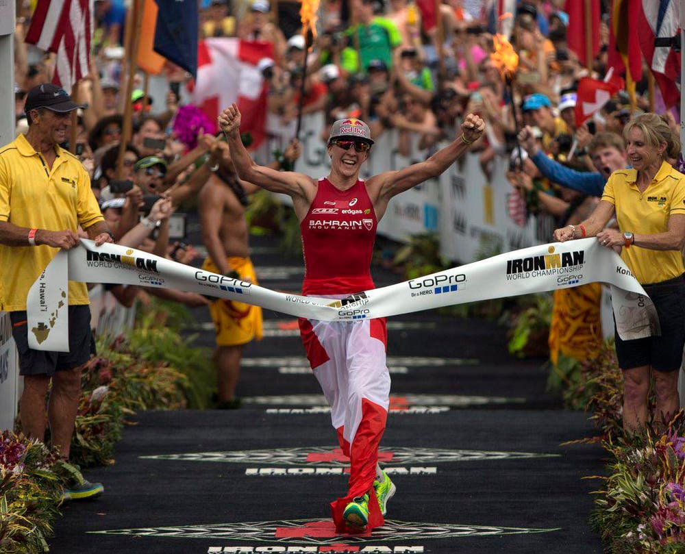 Daniel Ryf (28) gewinnt in 8 Stunden, 57 Minuten und 57 Sekunden den Ironman von Hawaii (10. Oktober). (Bild: EPA / Bruce Omori)