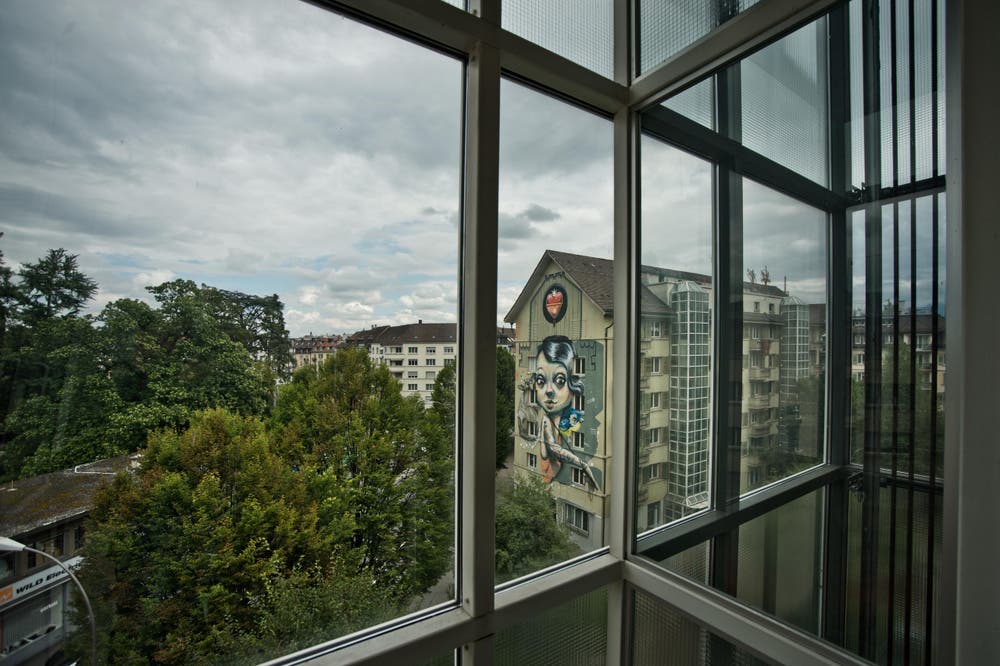 Die "Queen-Kong" ziert eine der Fassaden. (Bild: Pius Amrein / Neue LZ)