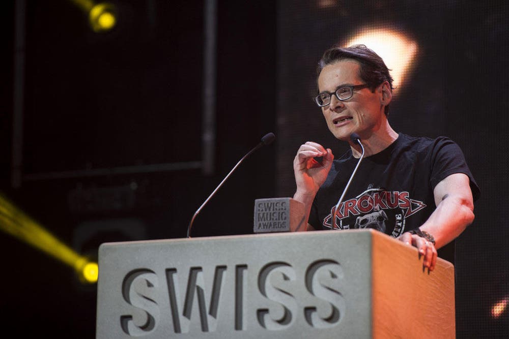 Verleger Roger Köppel wird an den Swiss Music Awards bei seiner Laudatio für die Band Krokus ausgebuht. (Bild: Keystone / Ennio Leanza)