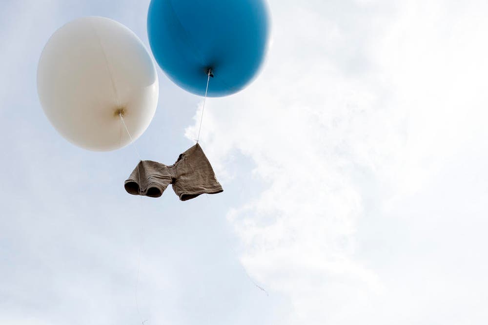 Die Hose von Adrian Laimbacher verabschiedet sich am Schwing- und Älplerfest auf der Rigi. Der 35-Jährige beendete am 12. Juli seine Karriere. (Bild: Keystone / Ennio Leanza)