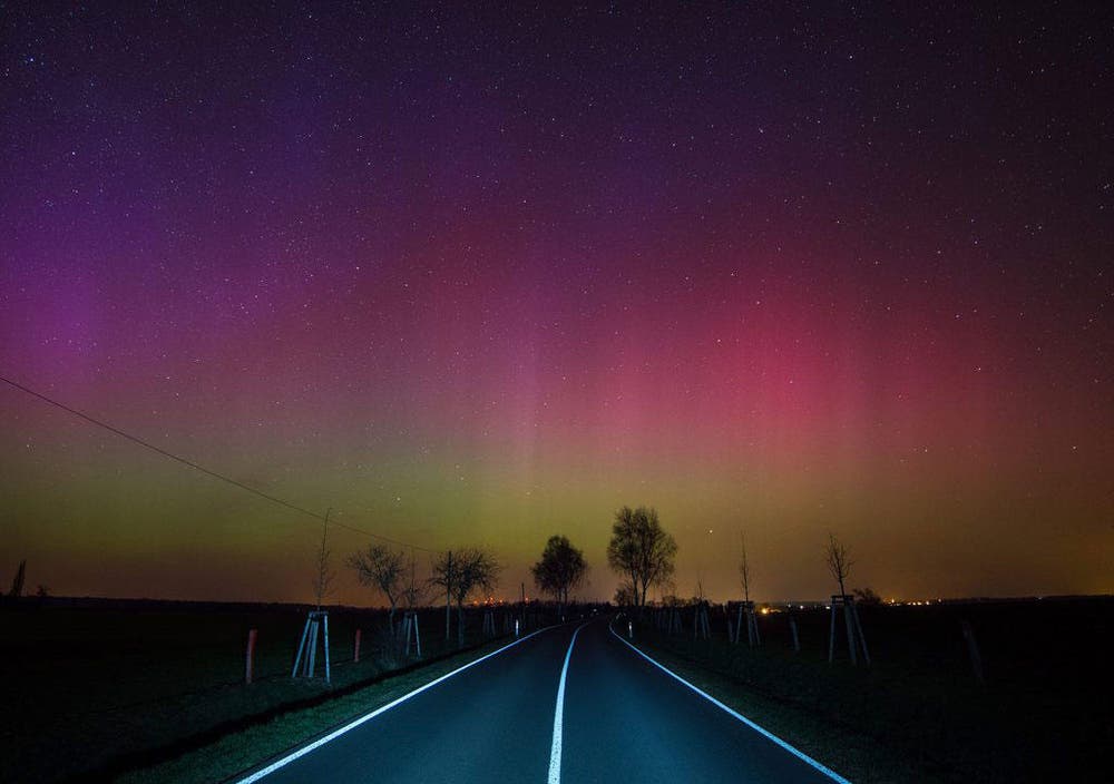 Nordlichter (Aurora Borealis) in der Nähe von Lietzen in Märkisch-Oderland in Deutschland. (Bild: EPA / Patrick Pleul)