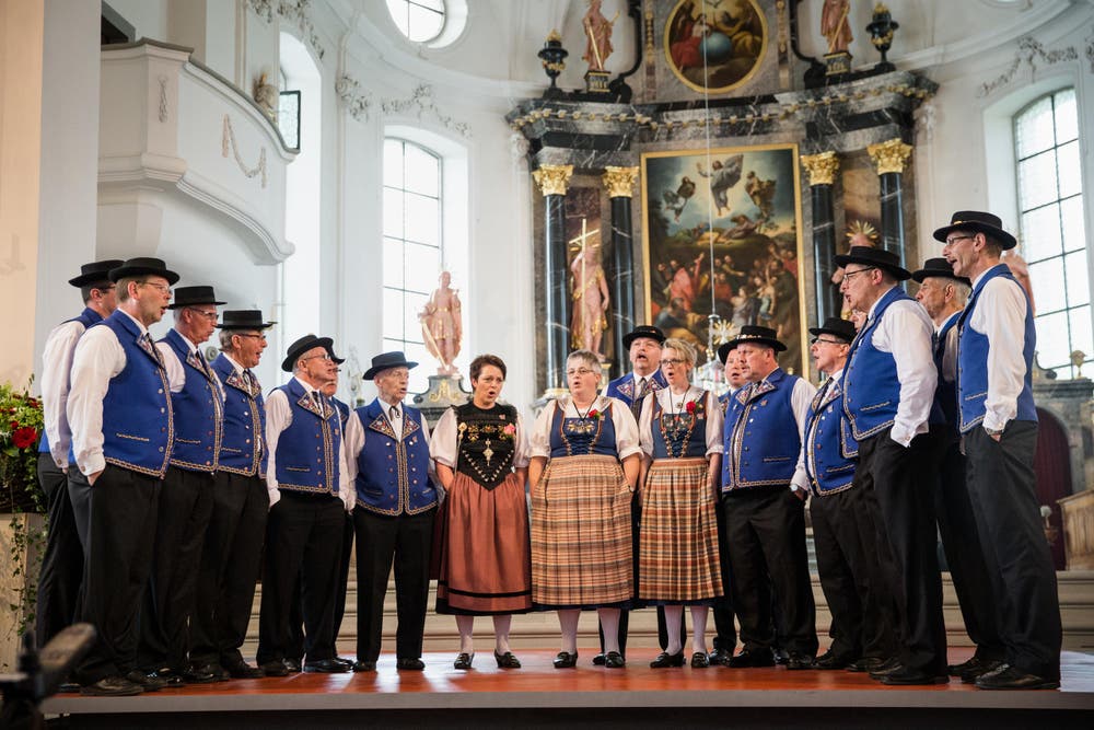 Jodelvortrag in der Katholischen Kirche von Jodeldoppelquartett Bärgbrünneli aus Wolhusen. (Bild: Manuela Jans- Koch (Neue LZ))