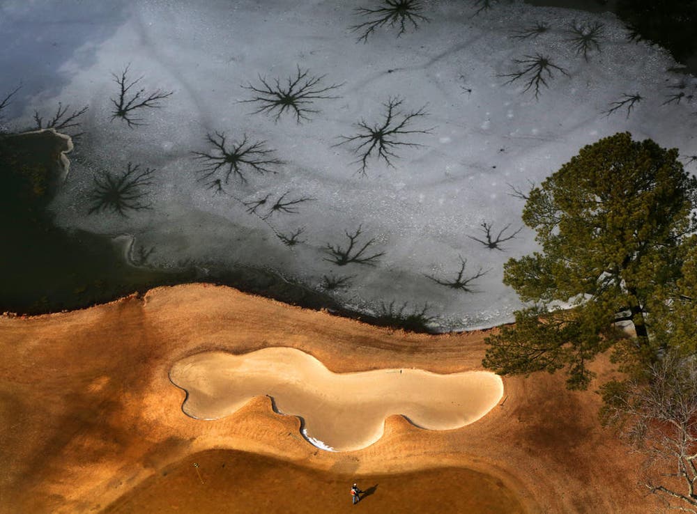 Erkennen Sie den Platzwart? Fotografiert in Portsmouth. (Bild: AP / Martin Smith-Rodden)