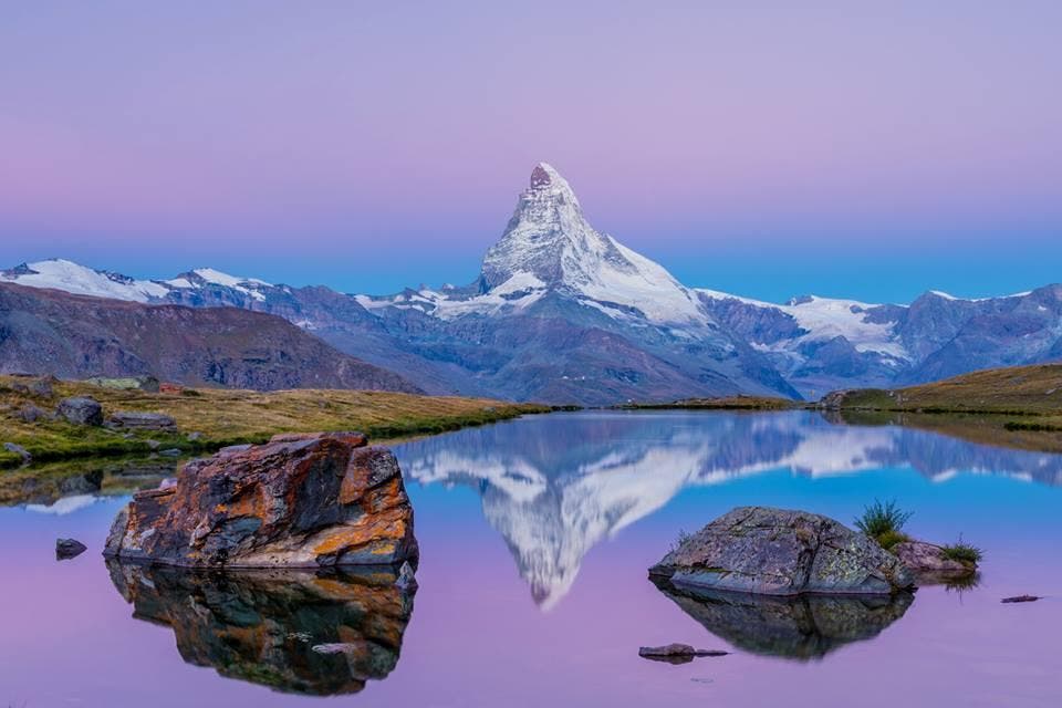 Platz 8 – 610 Gefällt mir: Morgenstimmung am Stellisee inklusive Matterhorn (31. August). (Bild: Leser Franz Ulrich)