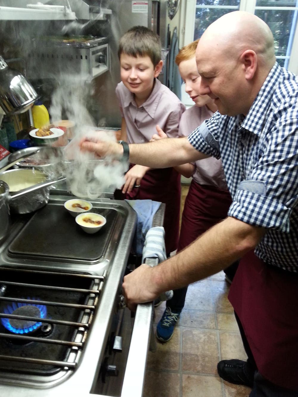 Boutique Hotel Schlüssel, Beckenried: Jonas und Luca in der Küche (Bild: zvg)