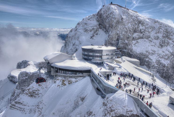 Platz 13 – 486 Gefällt mir: Die neue Luftseilbahn «Dragon Ride» der Pilatusbahnen fährt auf Pilatus Kulm in traumhafter Winterlandschaft in die Bergstation ein (5. April). (Bild: Leserin Caroline Pirskanen)