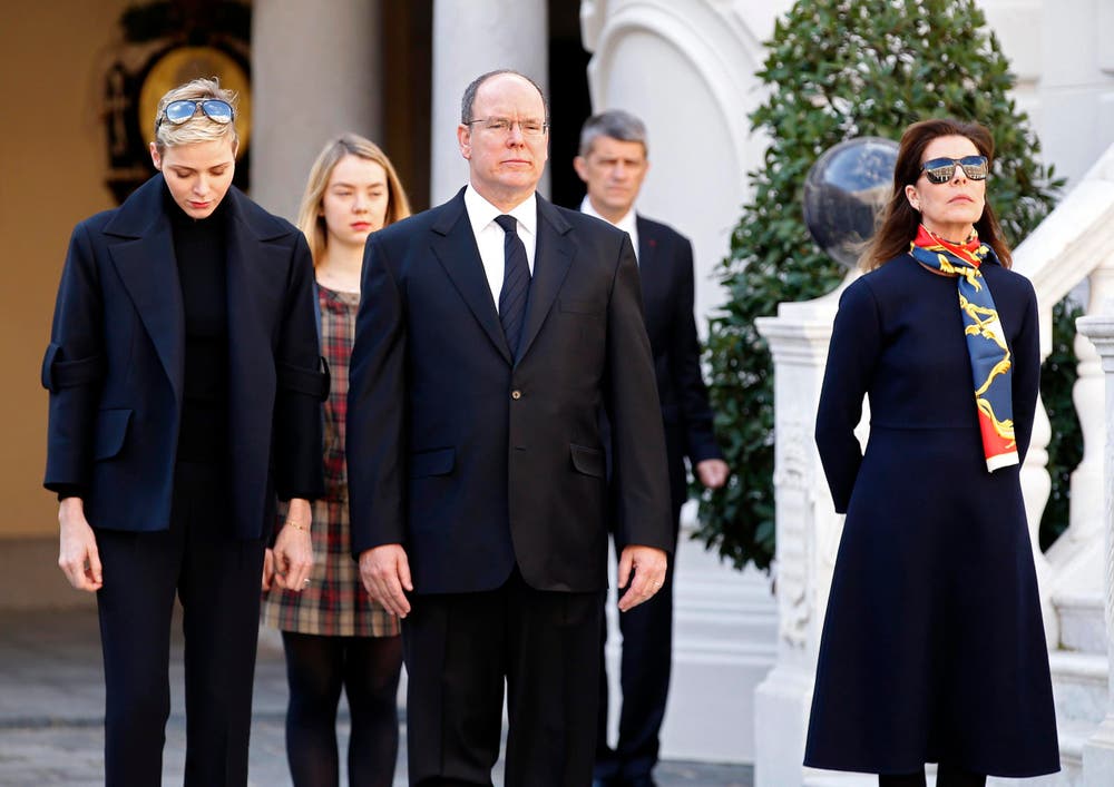 Prinz Albert II mit seiner Frau Charlene (links) in Monaco. (Bild: EPA / Sebastien Nogier)