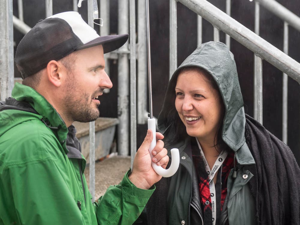 Open Air OpenAir St. Gallen 2017. Do 29. Juni bis SO 2. Juli 2017. Sonntagnachmittag: Festivalpublikum in Regen. (Bild: Hanspeter Schiess)