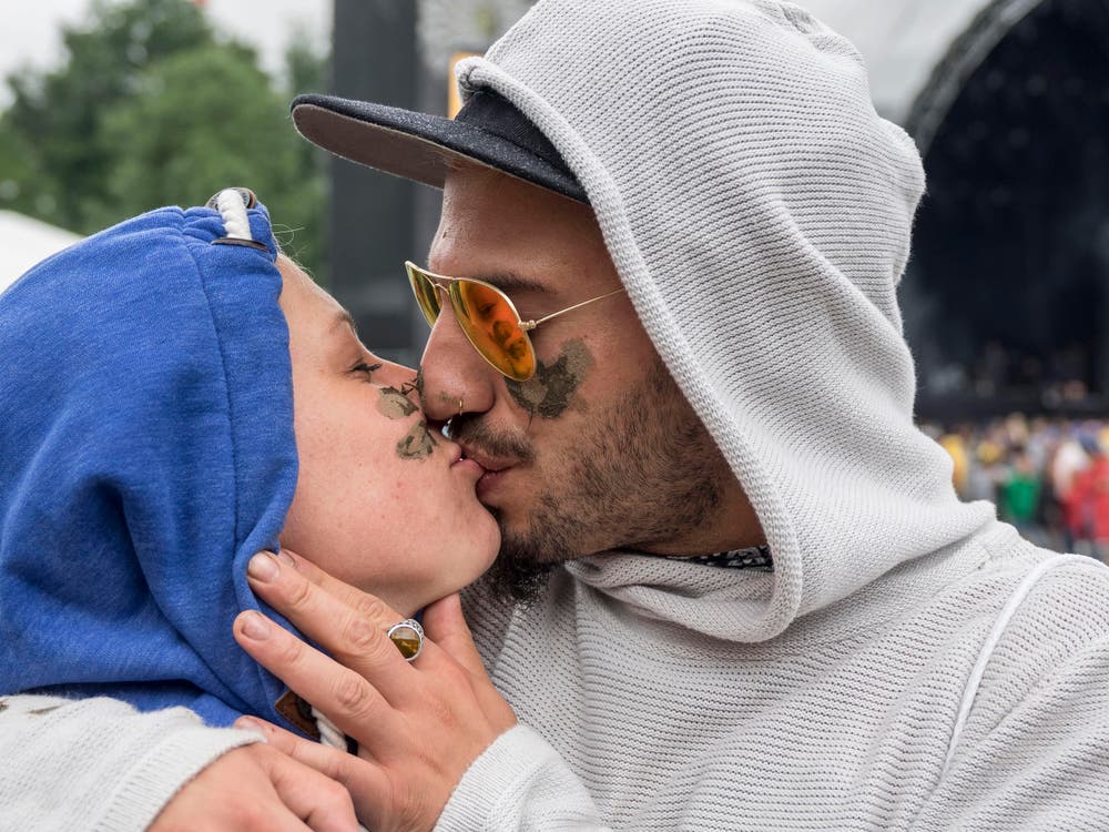 Open Air OpenAir St. Gallen 2017. Do 29. Juni bis SO 2. Juli 2017. Sonntagnachmittag: Festivalpublikum in Regen. (Bild: Hanspeter Schiess)