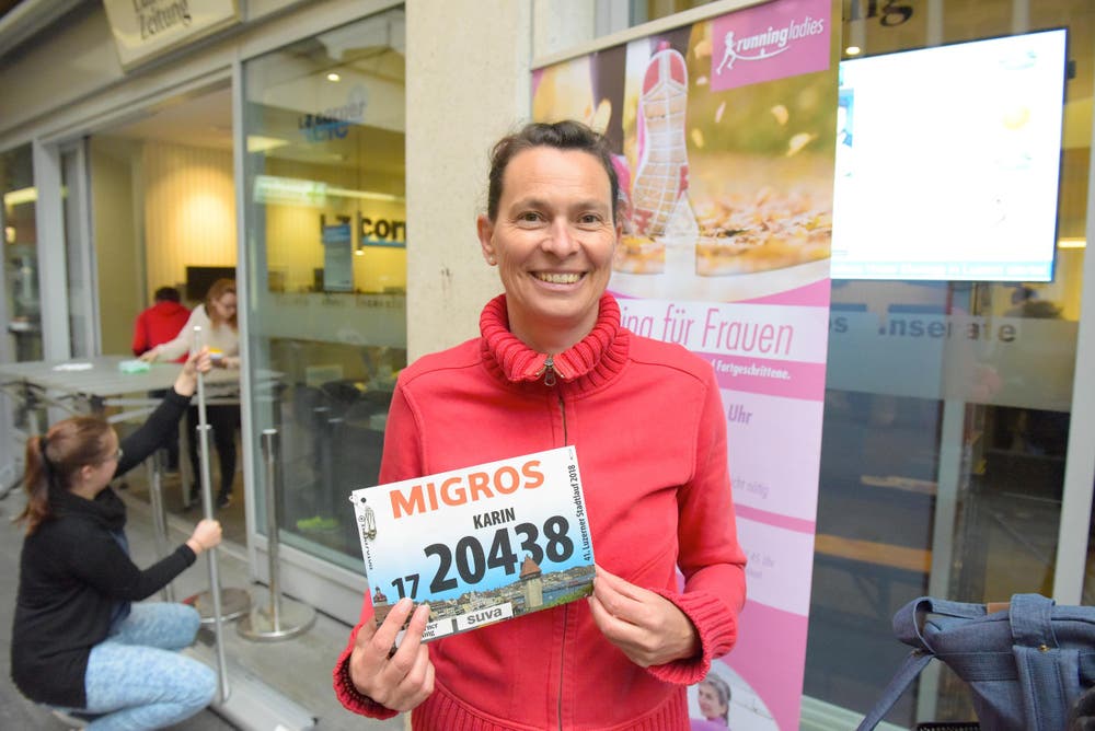 Karin Michlig, Stadt Luzern, Startnummer 20 438, zum 41. Stadtlauf: «Ich starte dieses Jahr mit sieben blinden und sehbehinderten Menschen. Das machte ich bereits im letzten Jahr mit einer Gruppe. Es ist immer ein einmaliges und schönes Erlebnis.» (Bild: LZ)
