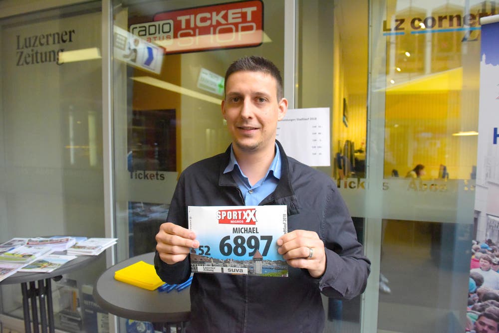 Michael Schwarzentruber, Stadt Luzern, Startnummer 6897, zum 41. Stadtlauf: «Hier kann ich etwas für meine Fitness machen. Perfekt auch, um den sportlichen Reiz und den Plauschfaktor zu kombinieren.» (Bild: LZ)