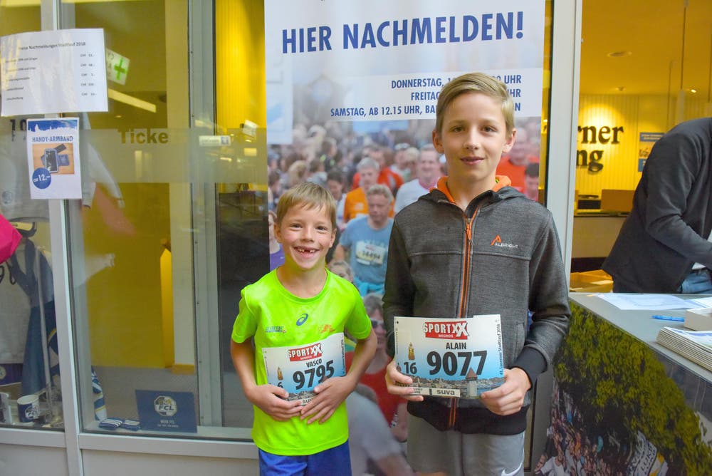 Vasco (links) und Alain Rey, Hellbühl, zum 41. Stadtlauf: «Vor dem Start bin ich dann schon etwas kribbelig. Ich freue mich auf die vielen Zuschauer, die uns bestimmt lautstark anfeuern.» (Bild: LZ)