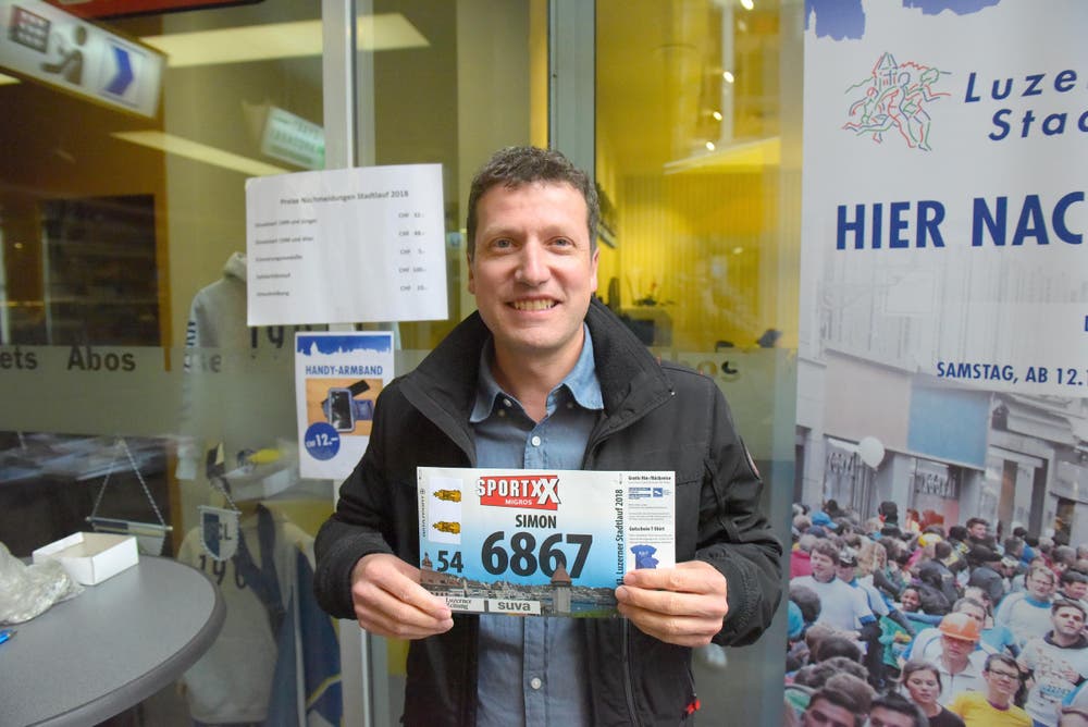 Simon Hofstetter, Luzern, Startnummer 6867, zum 41. Stadtlauf: «Ich starte bereits zum 41. Mal am Lauf und will diese Serie Jahr für Jahr fortsetzen. Der Stadtlauf ist einfach ein Muss für mich.» (Bild: LZ)