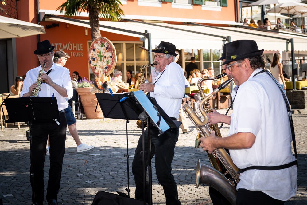 Eine der vielen Streetbands, hier mit dem Stueck Pink Panther (Bild: Christian H. Hildebrand, 23. Juni 2018).
