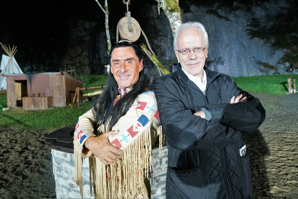 Zwei Engelberger Häuptlinge unter sich: Winnetou Tom Volkers und Talammann Alex Höchli. Bild: Romano Cuonz (Engelberg, 6. Juli 2018)